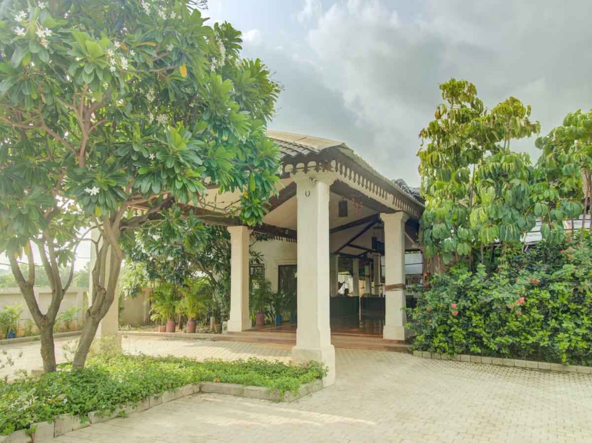 Отель Capital O 36727 Plush Retreat Дайв Экстерьер фото